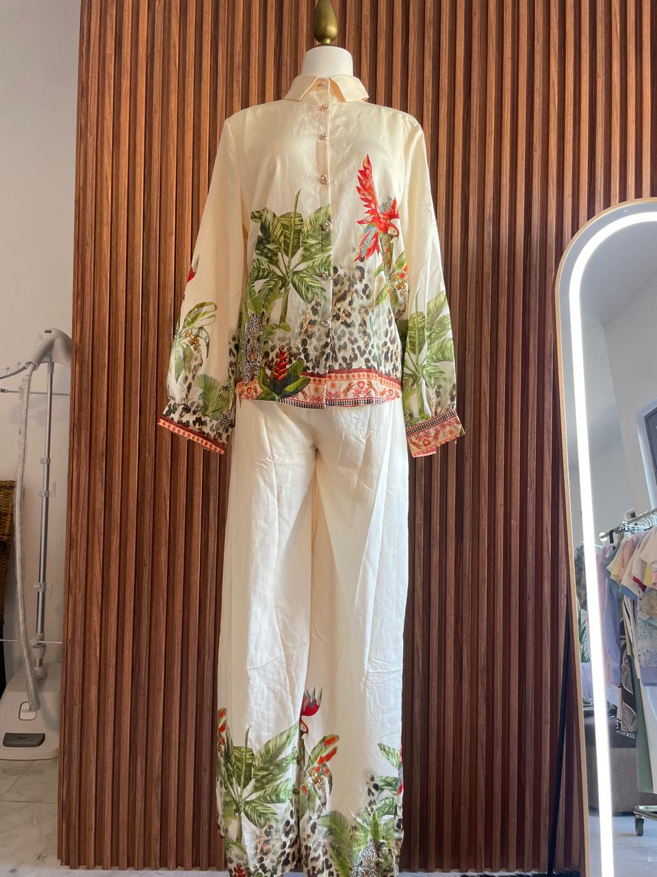 Conjunto Blusa y Pantalón Estampado Tropical