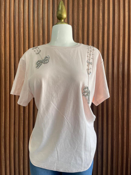 Blusa Oversize Blanca con Broche de Cristal