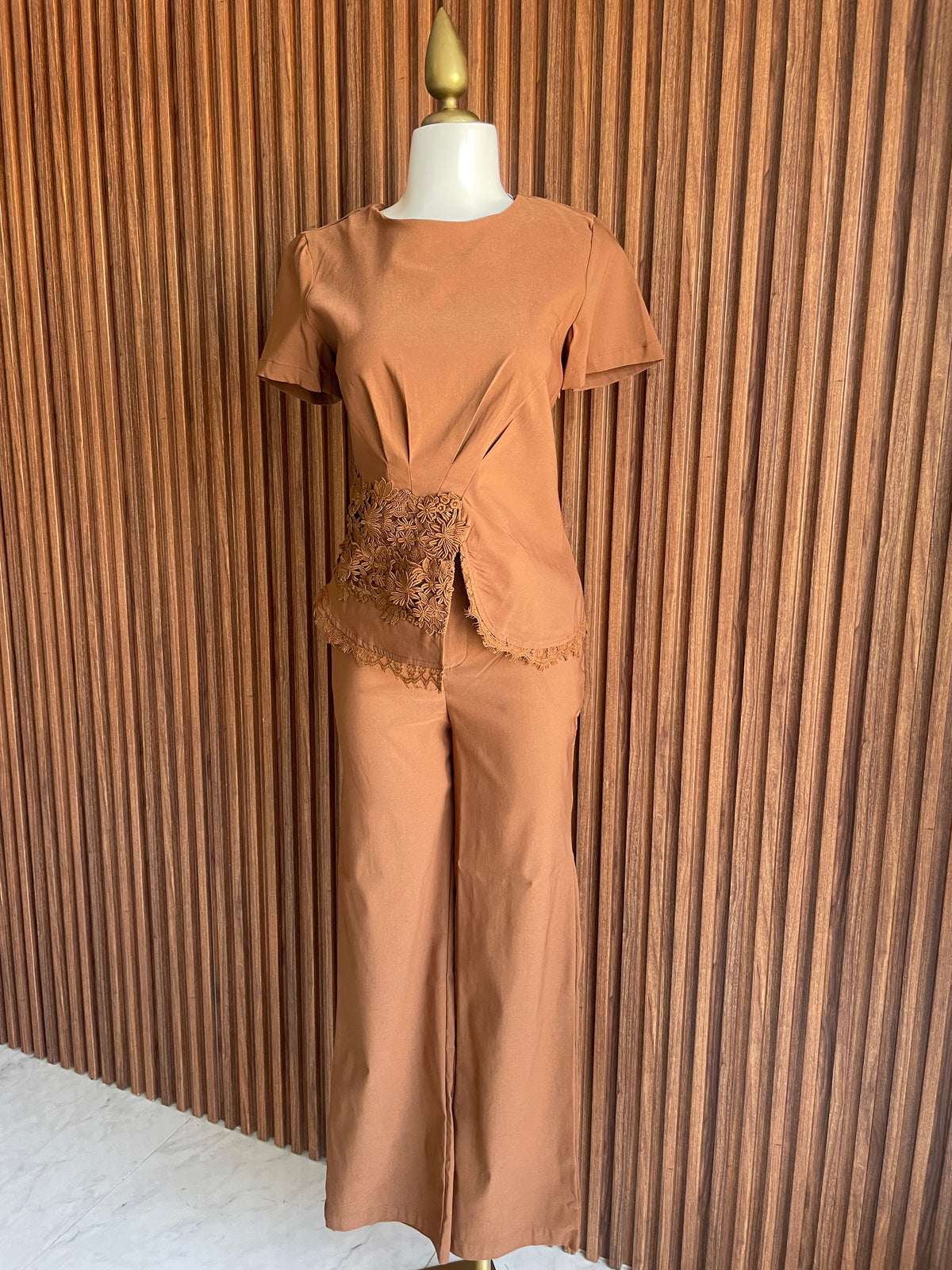Conjunto Blusa con Encaje Café