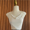 Top Blanco Drapeado con Perlas