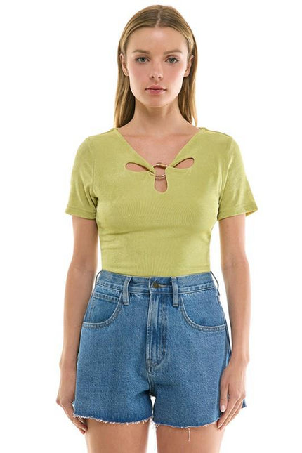 Top Verde Lima con Anillo Decorativo