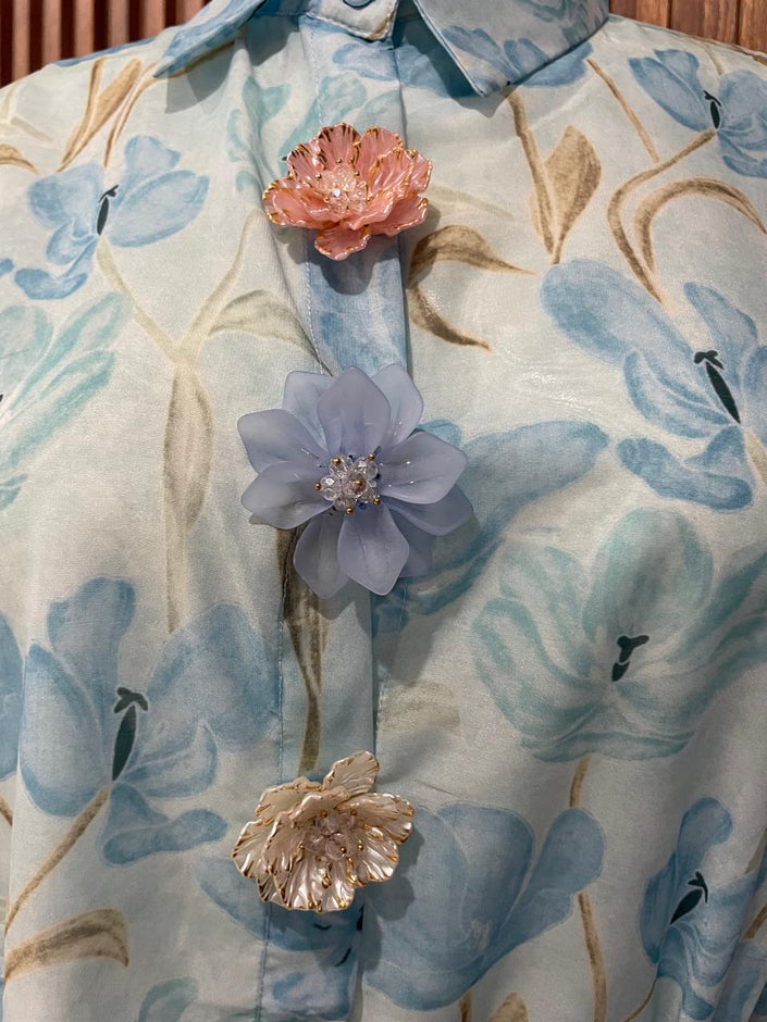 Blusa Floral Azul con Aplicaciones 3D - detalle