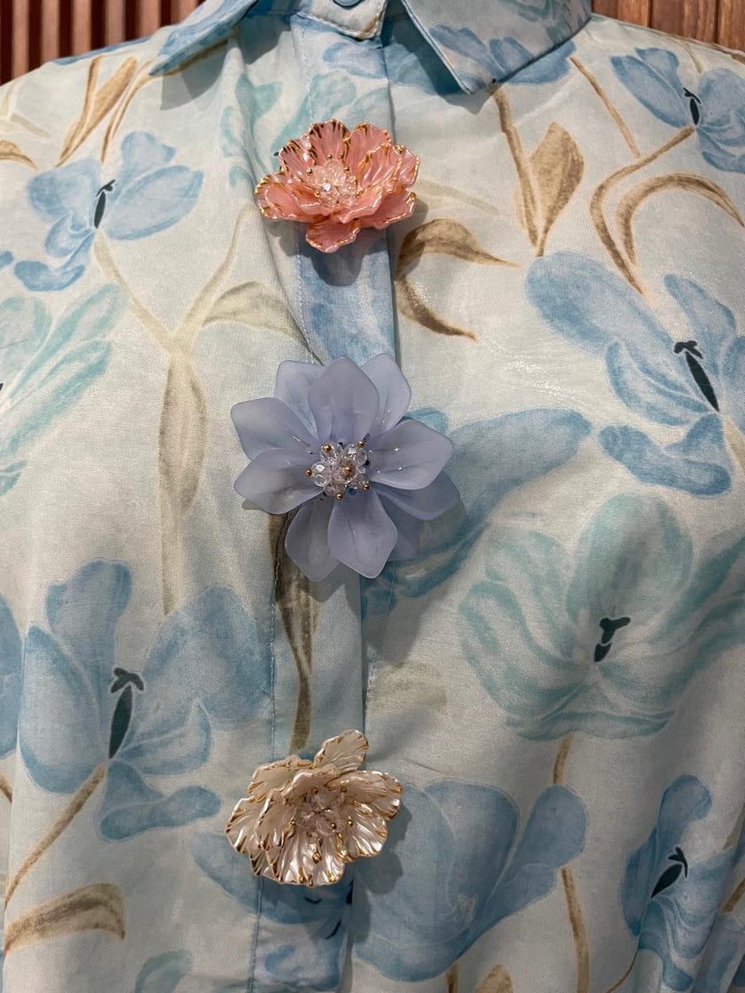 Blusa Floral Azul con Aplicaciones 3D - detalle