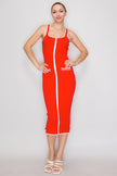 Vestido Rojo Entallado con Líneas Blancas