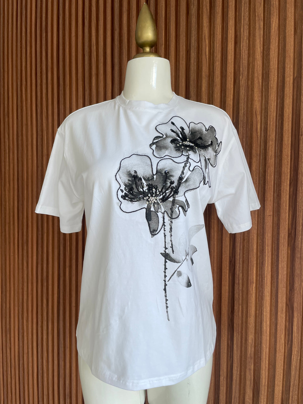 Playera blanca flores tinta Jash Online