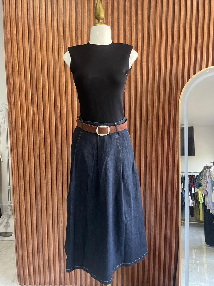Conjunto Top y Falda Mezclilla con Cinturón Crema