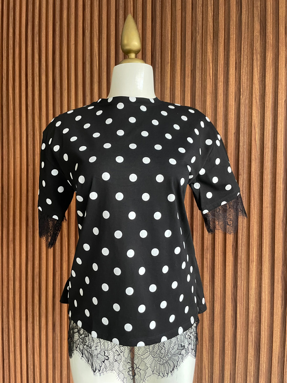 Blusa de lunares negra con encaje Jash Online