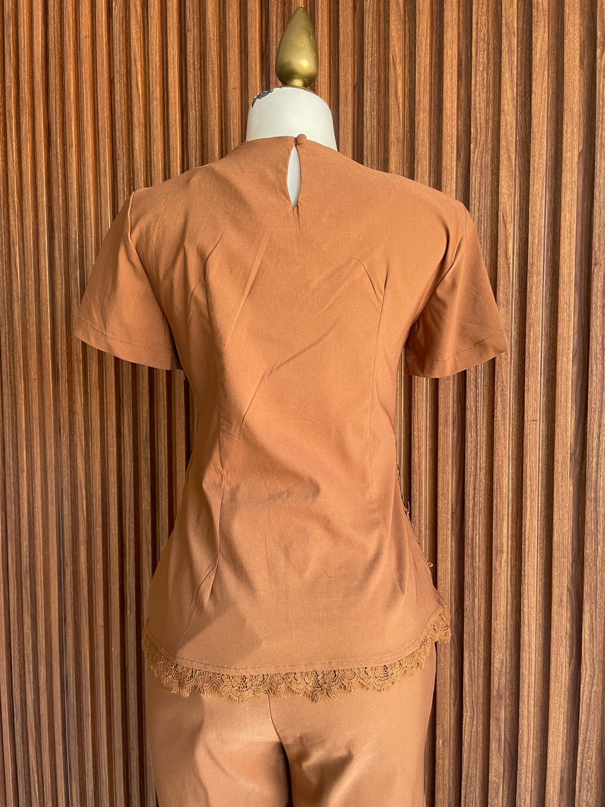 Conjunto Blusa con Encaje Café