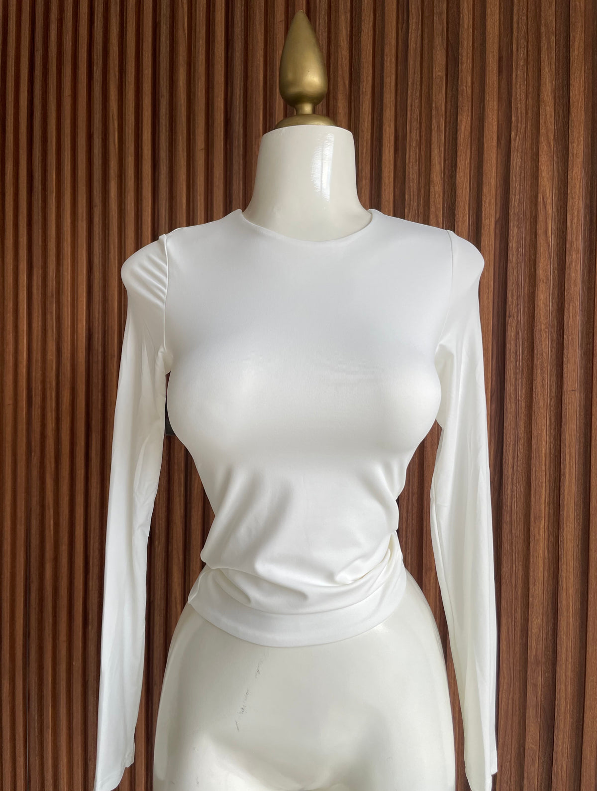 Blusa basica manga larga hueso Jash Online