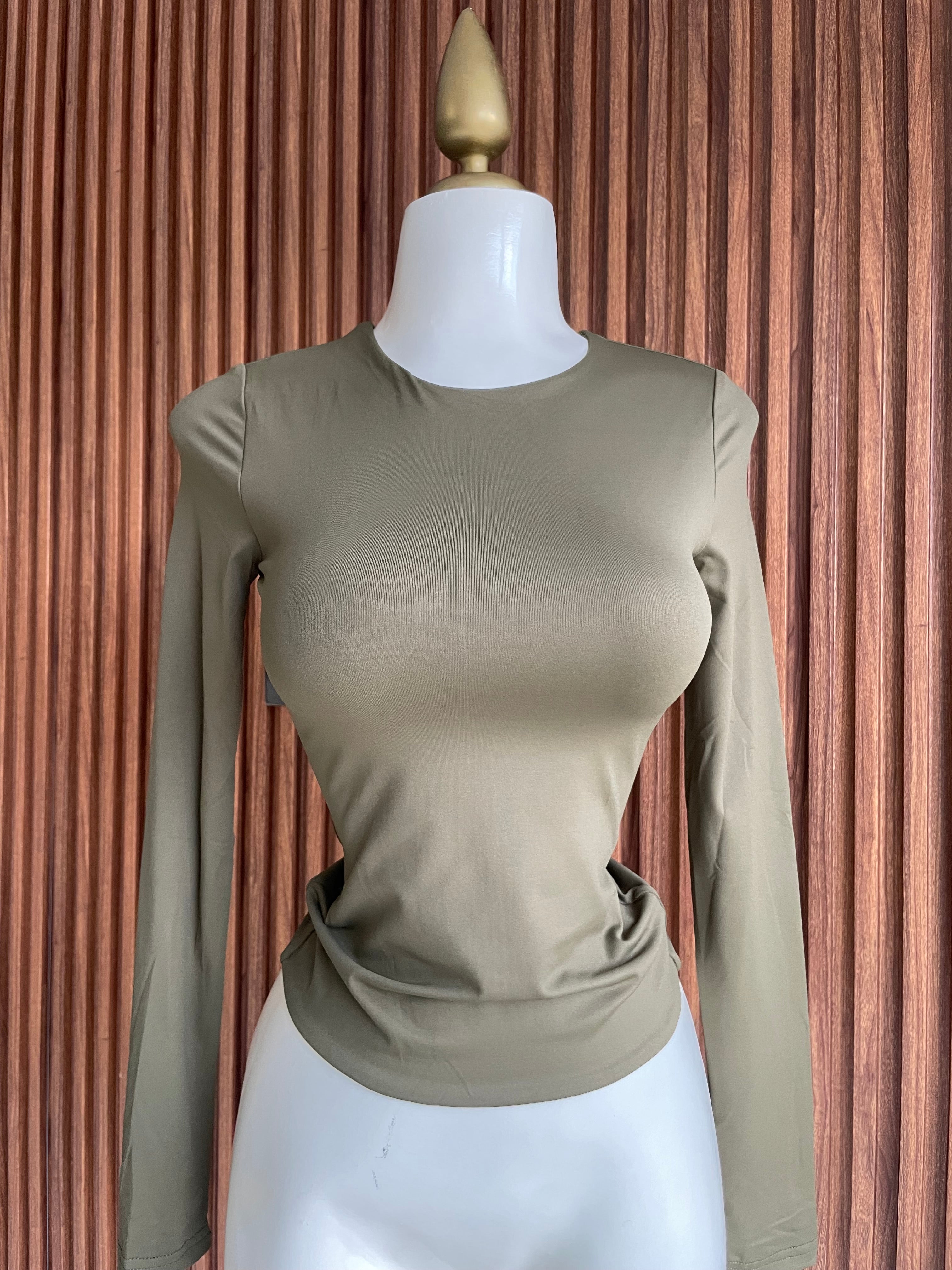 Blusa basica manga larga verde olivo Jash Online