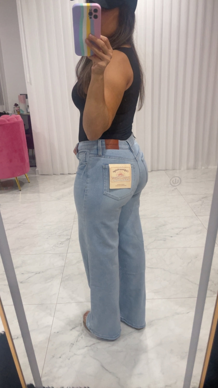 Jeans wide leg tiro medio azul claro vista trasera Jash Online