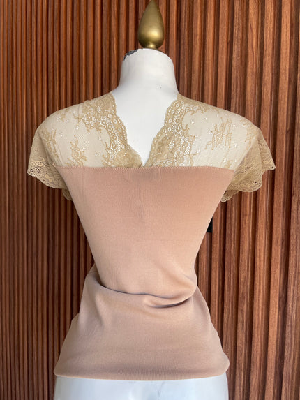 Blusa con Encaje en Escote Beige