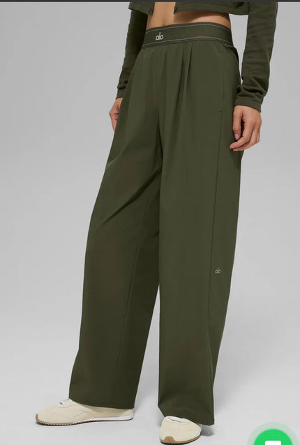 Pant Alo Yoga verde olivo cuerpo completo Jash Online