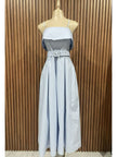 Vestido midi azul cielo con cinturón - vista de frente