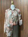 Blusa Floral Beige, Rosa y Verde con Flores Decorativas