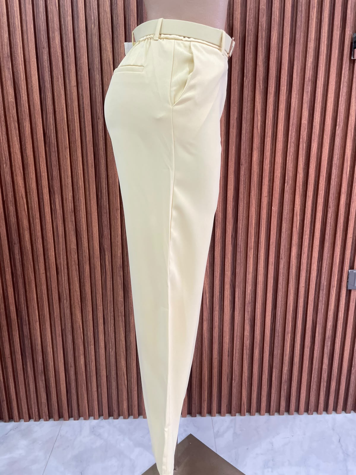 Pantalón Amarillo Mantequilla detalle 2