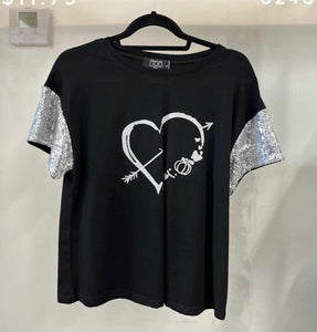 Camiseta Negra con Mangas de Lentejuelas