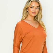 Cargar imagen en el visor de la galería, Blusa Naranja Versátil de cuello V
