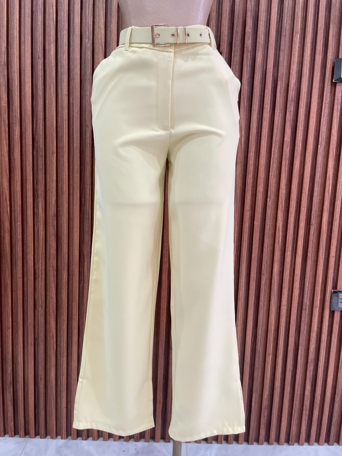 Pantalón Amarillo Mantequilla detalle 3