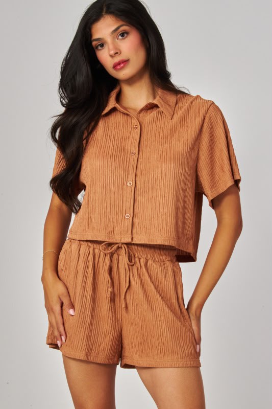 Conjunto Blusa y Short Textura Acanalada Camel