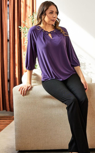 Blusa Morada Con Botones Dorados