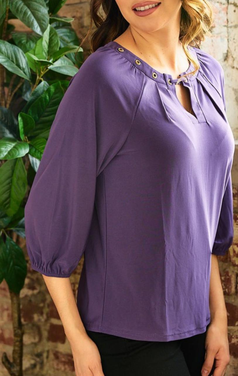 Blusa Morada Con Botones Dorados