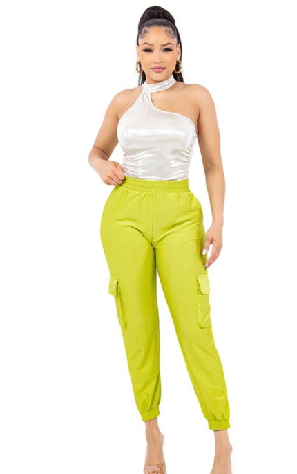 Cargos Elegantes en Verde Lima