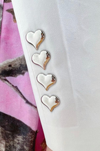 Cargar imagen en el visor de la galería, Blazer Blanco con Adornos de Corazón
